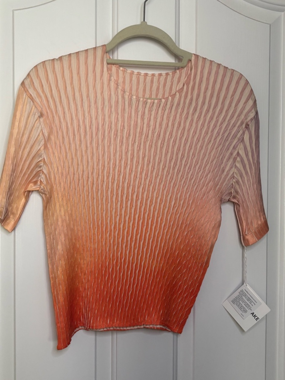 NWT ISSEY MIYAKE Women's Ombre Peach to Coral Short Sleeve Top size 2/M